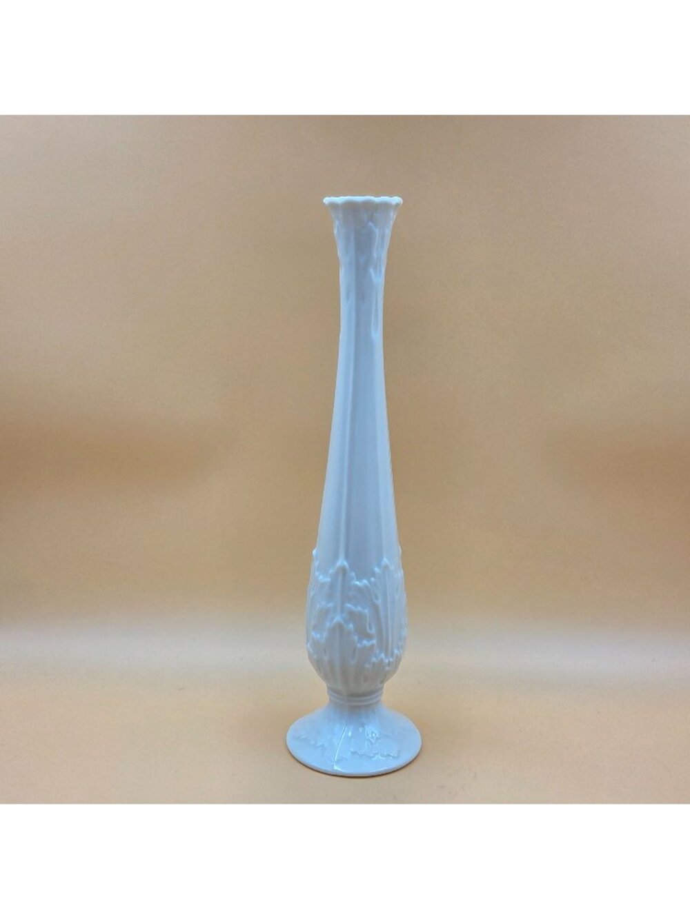 Lenox Florentine Collection 10 Inch Ivory Bud Vase Embossed Leaf Giftware